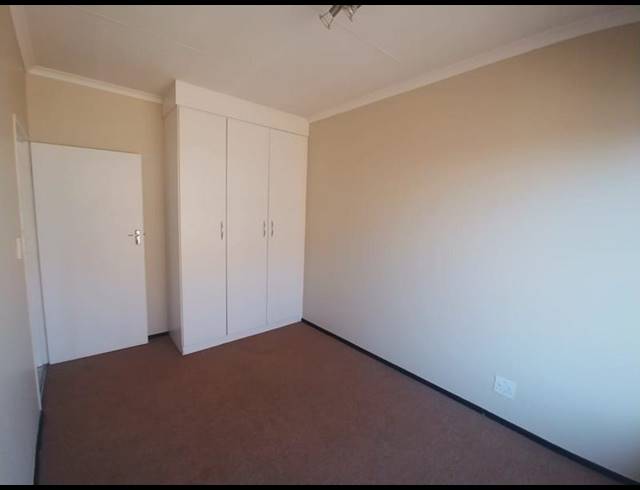 2 BEDROOM TOWNHOUSE FOR SALE IN SONNEVELD